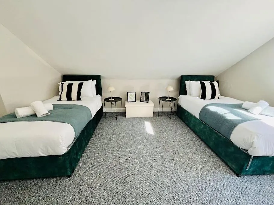 Holiday home Contractors - Modern Home Gloucester City Centre GLOUCESTERSHIRE