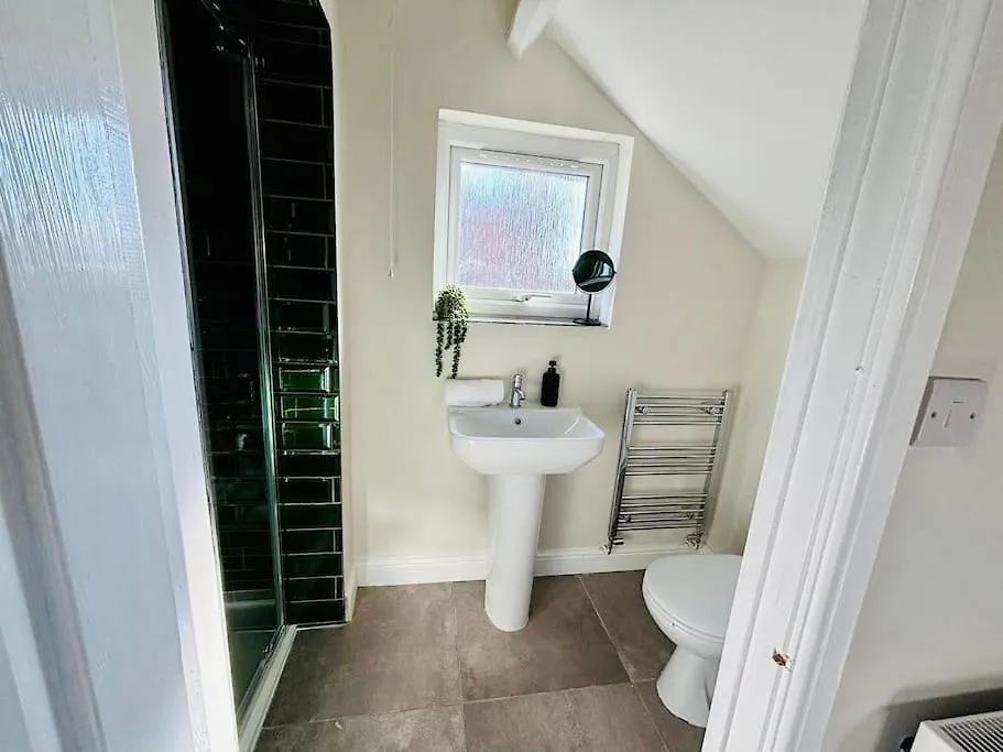 Holiday home Contractors - Modern Home Gloucester City Centre GLOUCESTERSHIRE