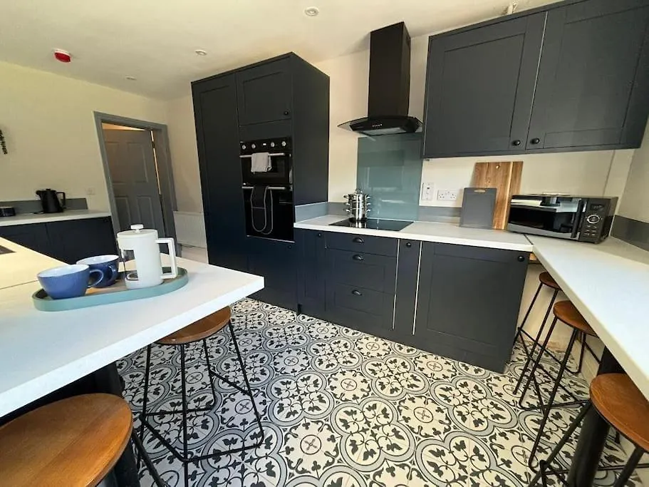 Holiday home Contractors - Modern Home Gloucester City Centre GLOUCESTERSHIRE