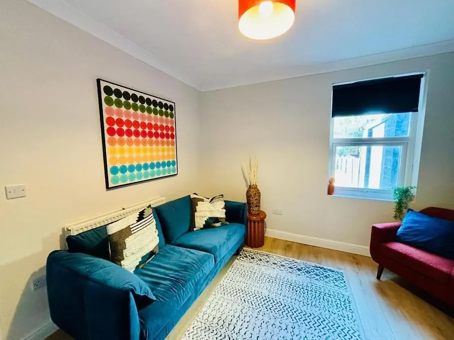 Holiday home Contractors - Modern Home Gloucester City Centre GLOUCESTERSHIRE